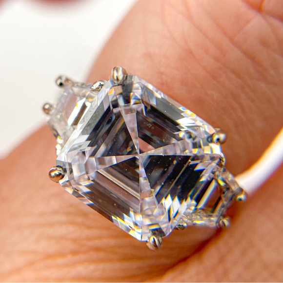 Radiant cut cubic zirconia silver ring. Size 5.5. - Picture 9 of 11